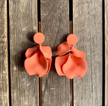 Load image into Gallery viewer, Short Cascade Earrings