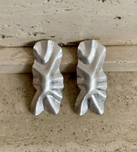 Load image into Gallery viewer, Wrinkle Earrings Silver