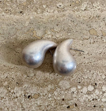 Load image into Gallery viewer, Drops Earrings