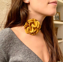 Load image into Gallery viewer, Fleur Choker