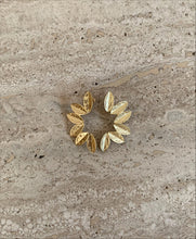 Load image into Gallery viewer, Sunflower Earrings