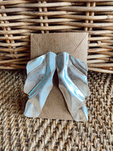 Load image into Gallery viewer, Wrinkle Earrings Silver