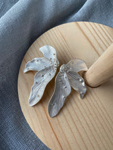 Load image into Gallery viewer, Flower Earrings
