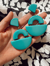 Load image into Gallery viewer, Tulip Earrings