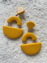 Load image into Gallery viewer, Tulip Earrings